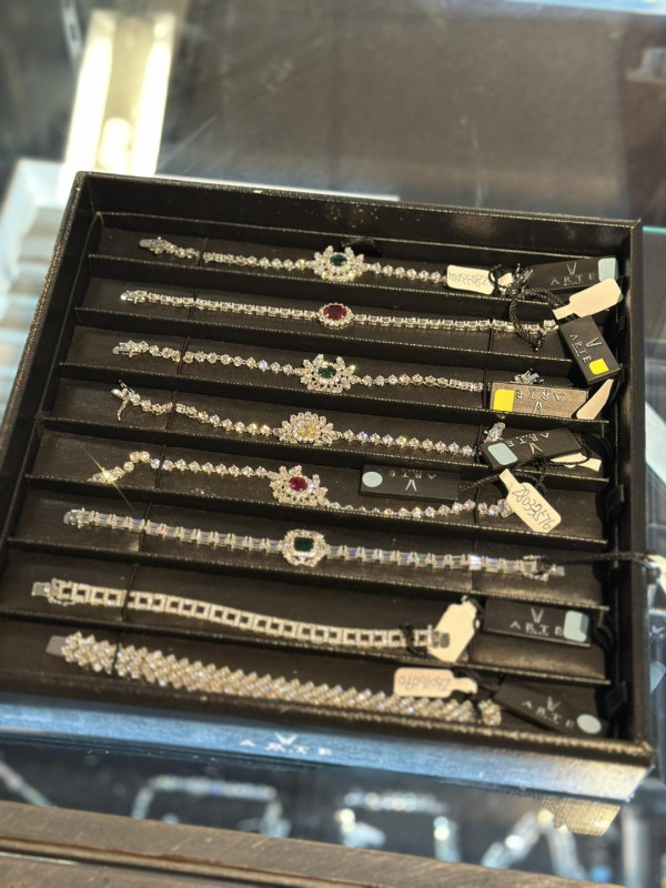 銅鑼灣時代廣場名牌開倉低至1折！$100起入手連卡佛女裝/羽絨大褸/飾物絲巾