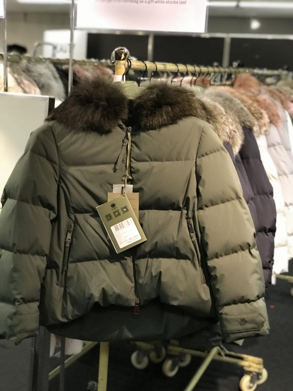 銅鑼灣時代廣場名牌開倉低至1折！$100起入手連卡佛女裝/羽絨大褸/飾物絲巾