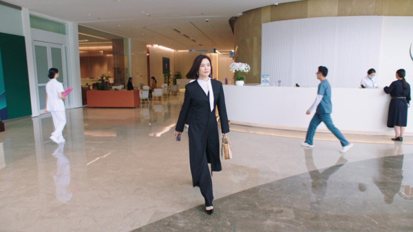 巨塔之后｜首播第一集宣萱換足7個造型自帶氣場 劉佩玥吳若希成熟貴婦行路帶風