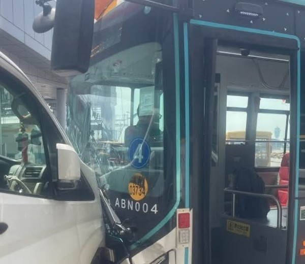 機場無人駕駛巴士連撞兩車 半年內第三宗意外 機管局強調屬人為錯誤