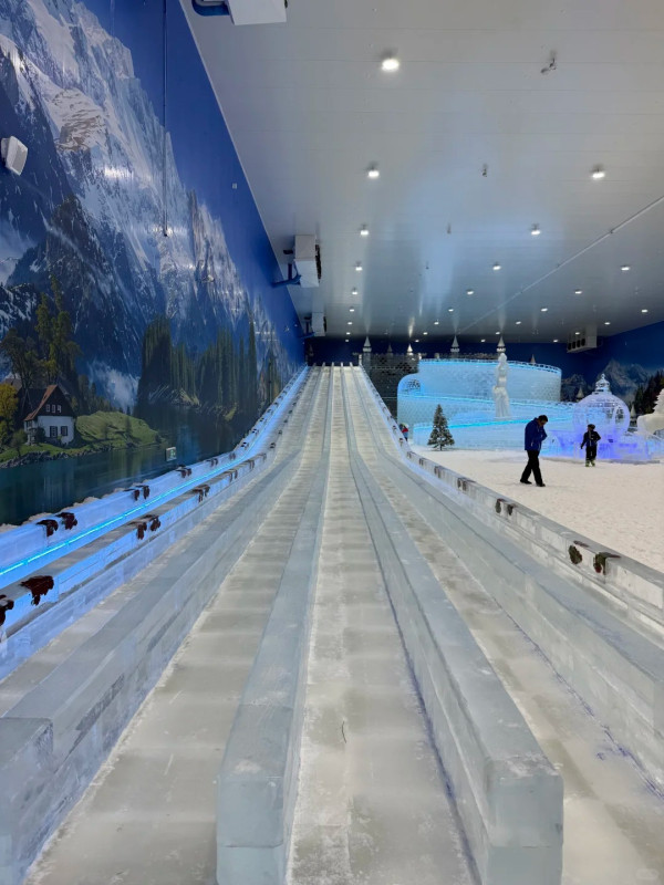 珠海萬雪匯冰雪樂園 滑雪區。圖片來源：小紅書@本来叫🦖