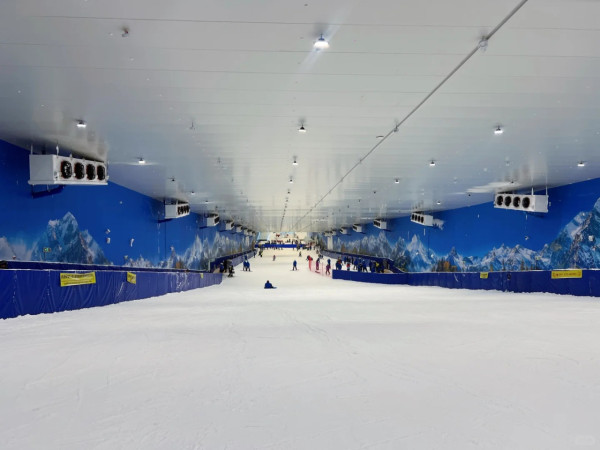 珠海萬雪匯冰雪樂園 滑雪區。圖片來源：小紅書@爱玩双板的猫酱🦋