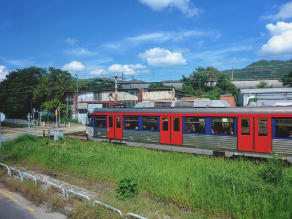 香港版「日本鐮倉車站」爆紅！ 電影感吸引遊客狂打卡 網民：好似日本JR鐵路站