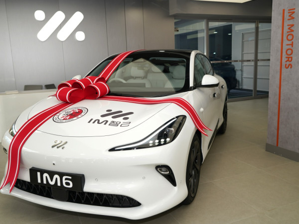 IM智己贊助香港足球代表隊 球迷入場撐港隊有機會贏電動車