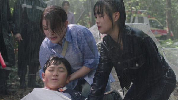 巨塔之后｜劉佩玥冒雨認屍戲撕心裂肺感染力強 吳若希好演技獲激讚脫胎換骨