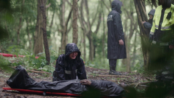巨塔之后｜劉佩玥冒雨認屍戲撕心裂肺感染力強 吳若希好演技獲激讚脫胎換骨