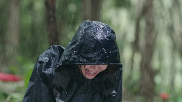巨塔之后｜劉佩玥冒雨認屍戲撕心裂肺感染力強 吳若希好演技獲激讚脫胎換骨