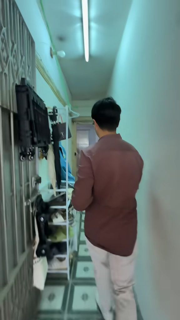 當日湯姆港房來位於油麻地的華德大廈。圖片來源：抖音@湯姆港房