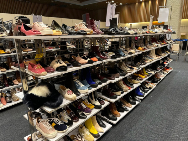 銅鑼灣Tory Burch開倉低至$450！一連5日 卡包/手鏈頸鏈/手袋/斜揹袋/秋冬長靴特價 多買額外85折！