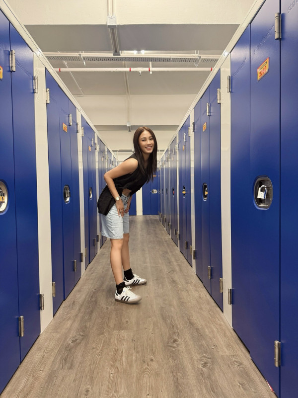 前TVB小花搭飛機遇無品乘客 後座赤腳伸前攻擊：真係太嘔心！ 