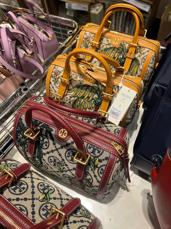 銅鑼灣Tory Burch開倉低至$450！一連5日 卡包/手鏈頸鏈/手袋/斜揹袋/秋冬長靴特價 多買額外85折！
