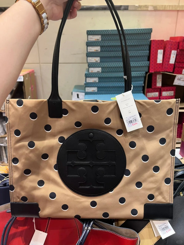 銅鑼灣Tory Burch開倉低至$450！一連5日 卡包/手鏈頸鏈/手袋/斜揹袋/秋冬長靴特價 多買額外85折！