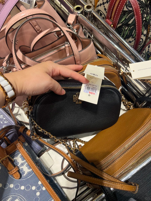 銅鑼灣Tory Burch開倉低至$450！一連5日 卡包/手鏈頸鏈/手袋/斜揹袋/秋冬長靴特價 多買額外85折！