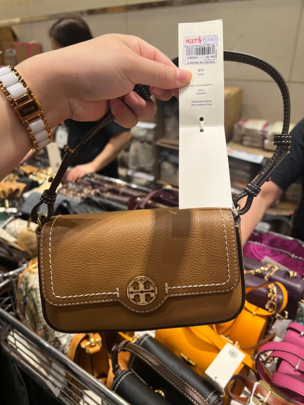 銅鑼灣Tory Burch開倉低至$450！一連5日 卡包/手鏈頸鏈/手袋/斜揹袋/秋冬長靴特價 多買額外85折！