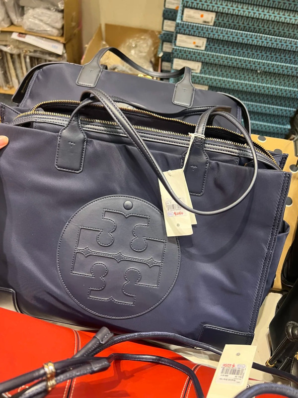 銅鑼灣Tory Burch開倉低至$450！一連5日 卡包/手鏈頸鏈/手袋/斜揹袋/秋冬長靴特價 多買額外85折！