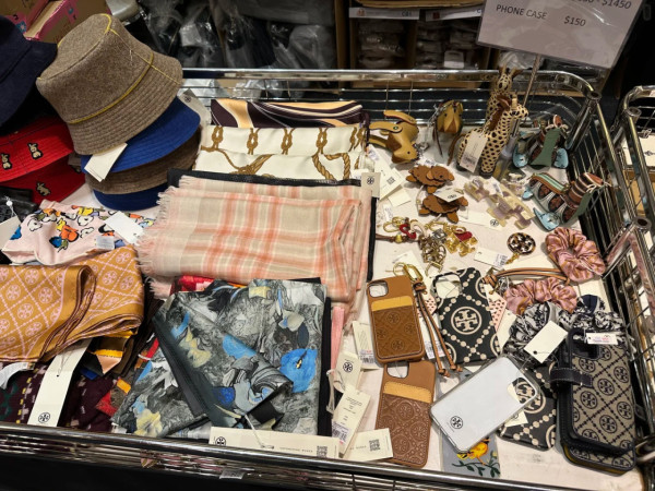 銅鑼灣Tory Burch開倉低至$450！一連5日 卡包/手鏈頸鏈/手袋/斜揹袋/秋冬長靴特價 多買額外85折！