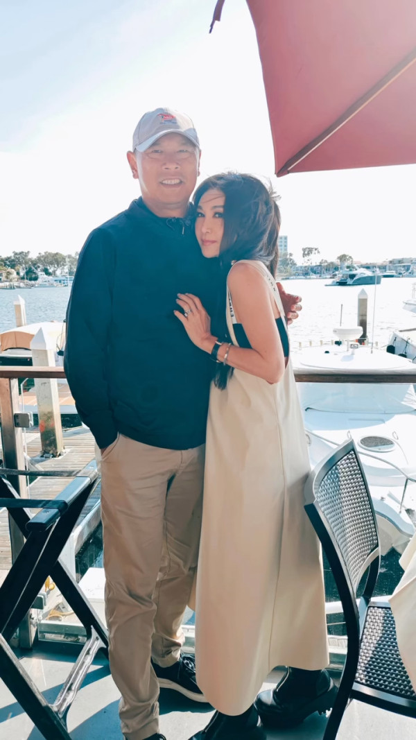 「最強養母」罕晒絕密結婚相慶25周年 長文示愛表白富商老公：人生裡最難忘