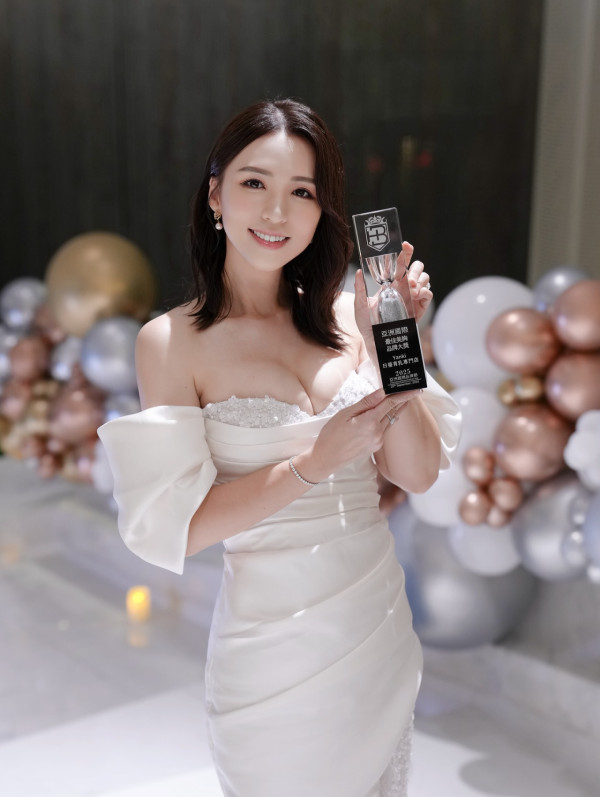 孫慧雪低胸晒深溝被批太暴露「谷胸上頸」 罕有動怒反擊：大家反應點解咁大呢