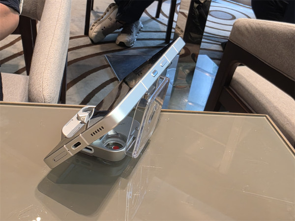 Nothing Ear (3) 充電盒變收音咪 降噪 95dB、充電 10 分鐘聽 10 小時