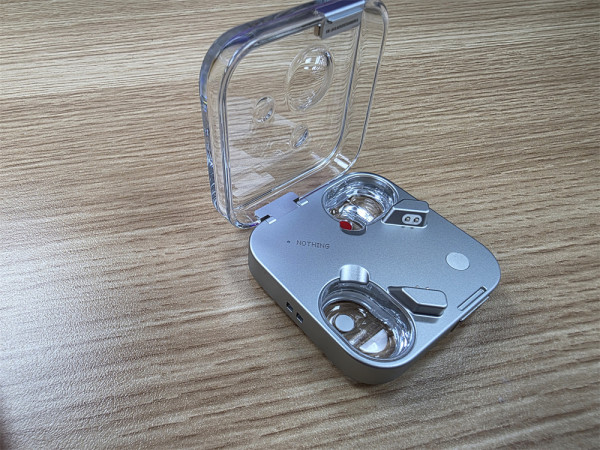 Nothing Ear (3) 充電盒變收音咪 降噪 95dB、充電 10 分鐘聽 10 小時