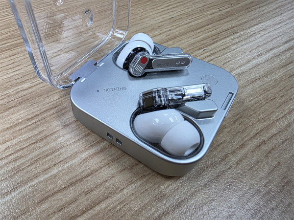 Nothing Ear (3) 充電盒變收音咪 降噪 95dB、充電 10 分鐘聽 10 小時