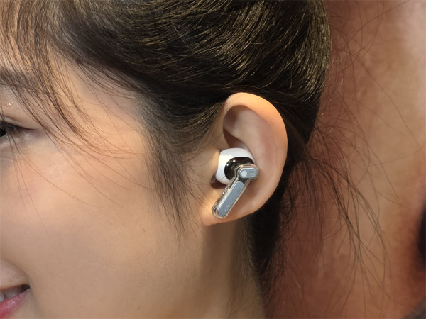 Nothing Ear (3) 充電盒變收音咪 降噪 95dB、充電 10 分鐘聽 10 小時