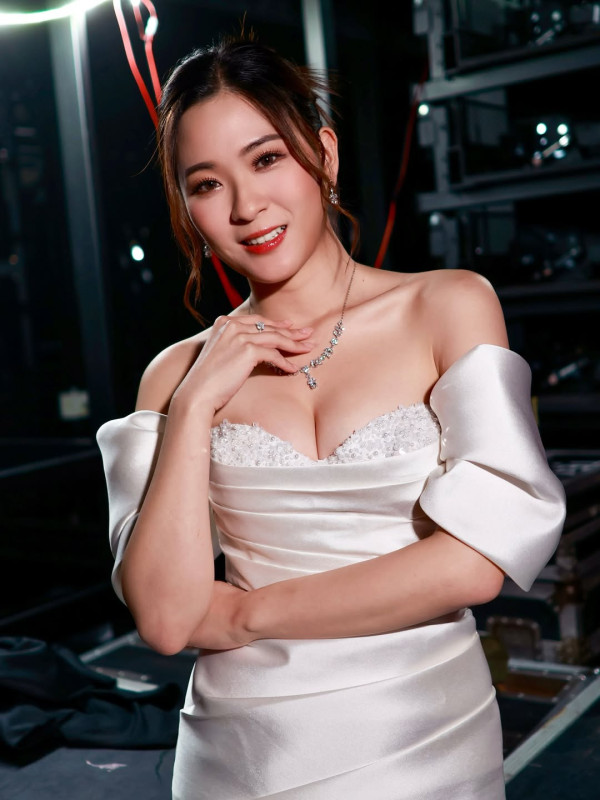 陳懿德羅天宇激罕合體拍拖出席生日P 破戒同框合照一親暱舉動坐實緋聞情