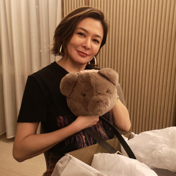 63歲關之琳生圖流出曝光零修飾容貌！一舉動極親民獲激讚︰沒有明星架子