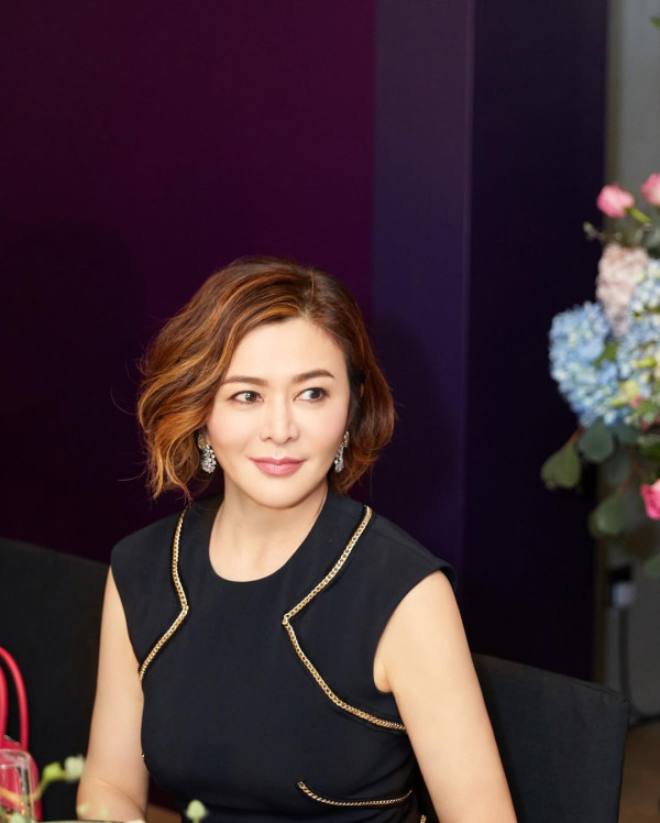 63歲關之琳生圖流出曝光零修飾容貌！一舉動極親民獲激讚︰沒有明星架子