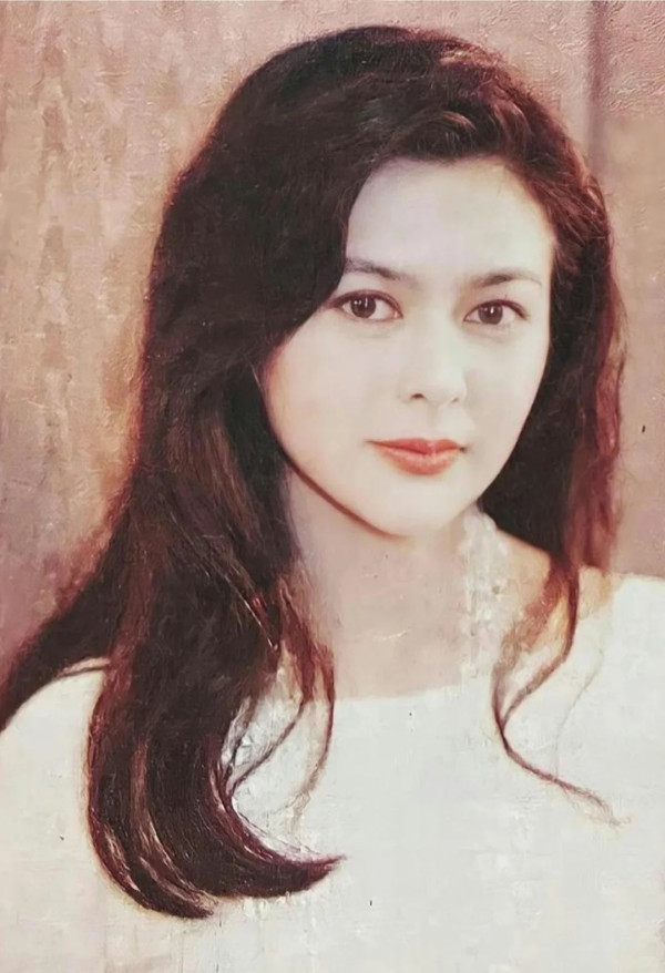 63歲關之琳生圖流出曝光零修飾容貌！一舉動極親民獲激讚︰沒有明星架子