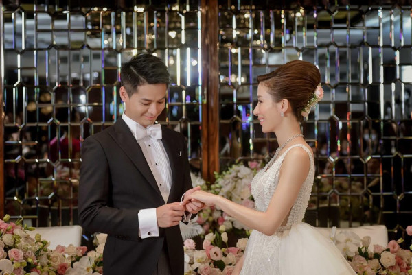 羅子溢楊茜堯結婚9周年罕晒絕密婚禮照 愛妻號扮鬆弛熊示愛︰永遠愛錫你共渡餘生