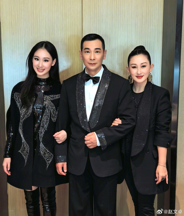 武打巨星18歲大女瑞士名校畢業氣質出眾！成人禮撰長文感激父母︰把我寵成了最幸福的孩子
