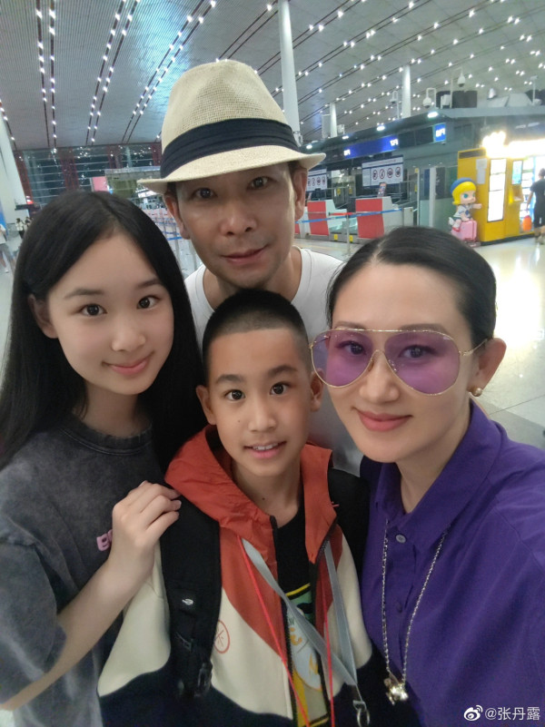 武打巨星18歲大女瑞士名校畢業氣質出眾！成人禮撰長文感激父母︰把我寵成了最幸福的孩子