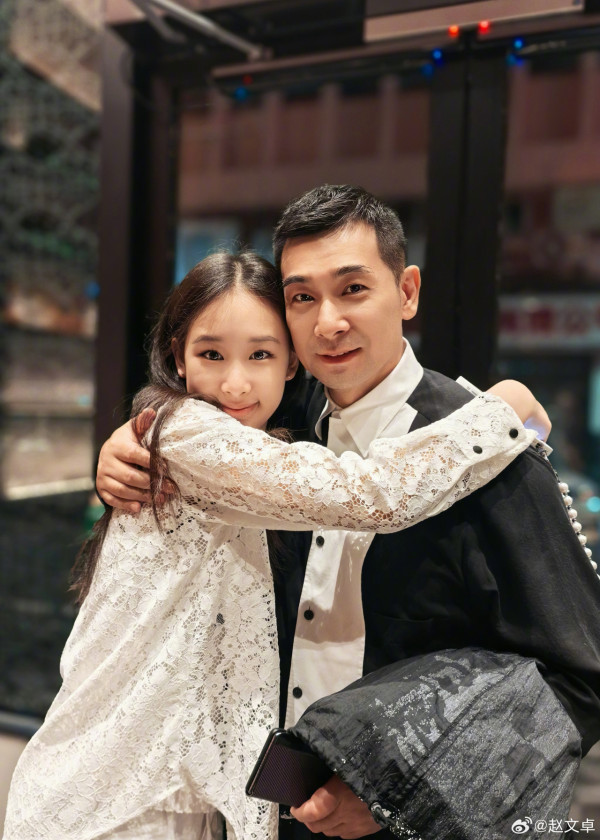 武打巨星18歲大女瑞士名校畢業氣質出眾！成人禮撰長文感激父母︰把我寵成了最幸福的孩子