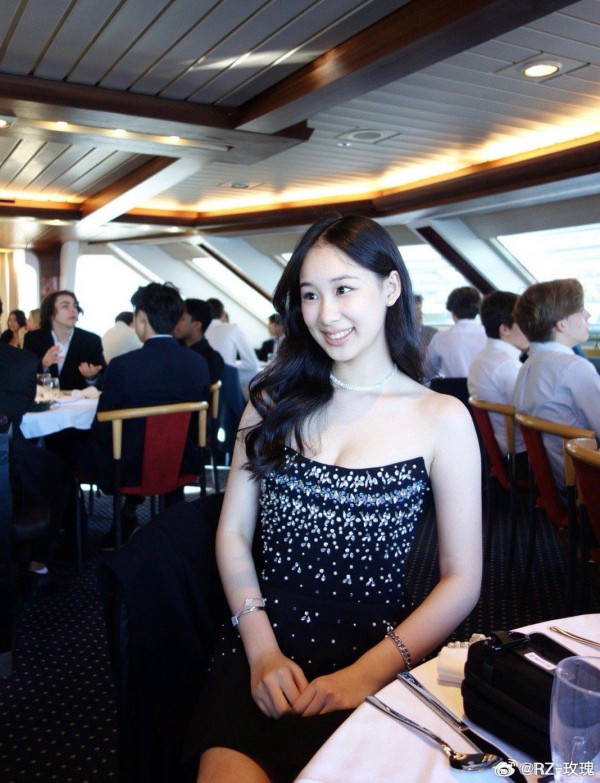 武打巨星18歲大女瑞士名校畢業氣質出眾！成人禮撰長文感激父母︰把我寵成了最幸福的孩子