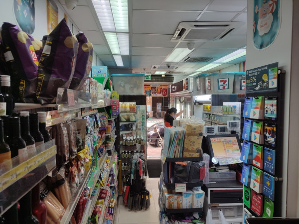 大媽增值八達通被收手續費？收銀員咁回覆揭真相 竟埋怨「早知唔增值啦」