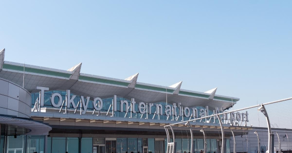 政府嚴查免稅品？羽田機場遇見海關盤查遊客 開行李箱逐一點算購物清單 