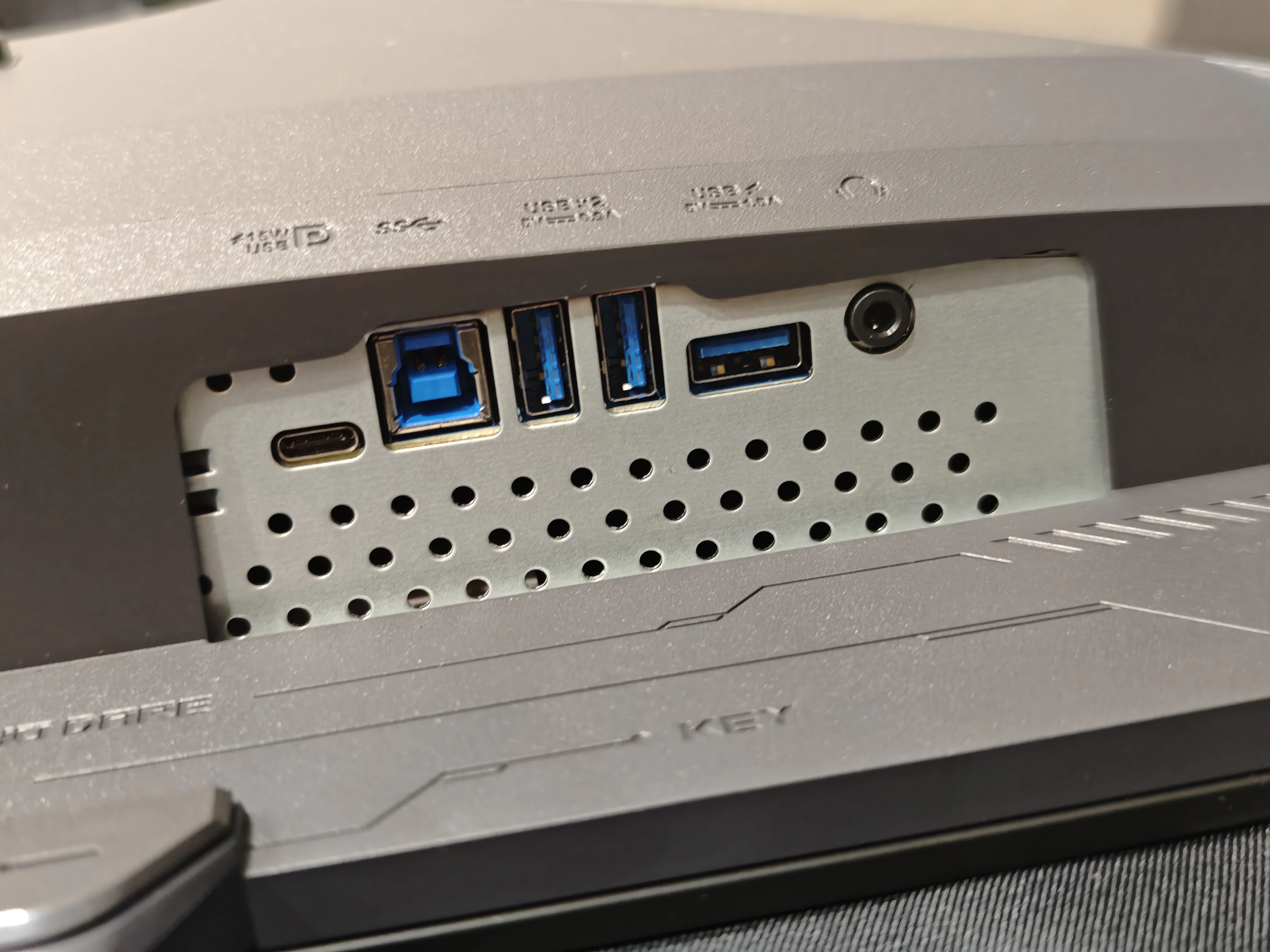 ASUS ROG Strix OLED XG32UCWMG 評測！Dual Mode 雙模式‧一鍵切換！