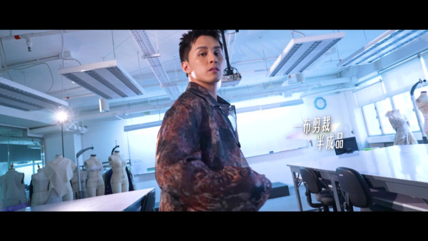 剪裁魔法師2｜港姐季軍楊梓瑤緊身胸衣高腰超短熱褲 迎戰梁凱晴少女粉紅Layer短裙