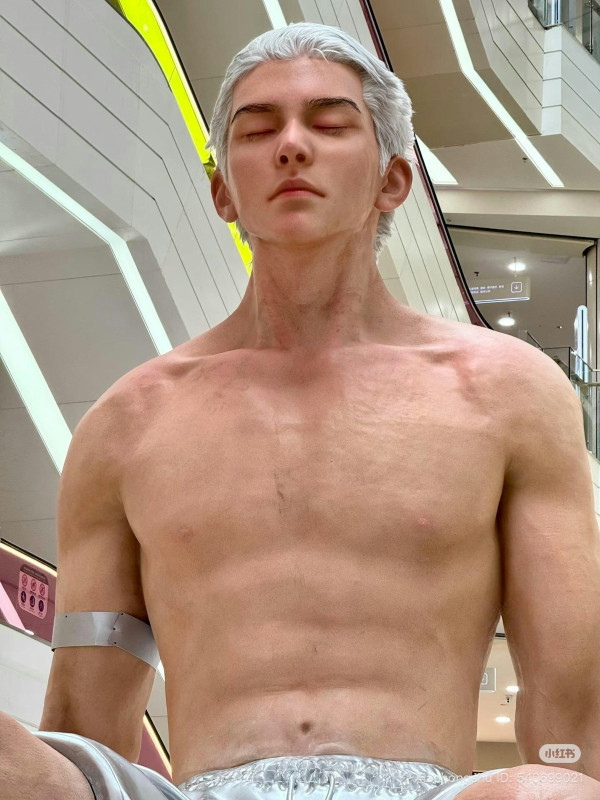 十一黃金周搶人流!內地商場驚現10米高塑像 造價過百萬激似真人栩栩如生