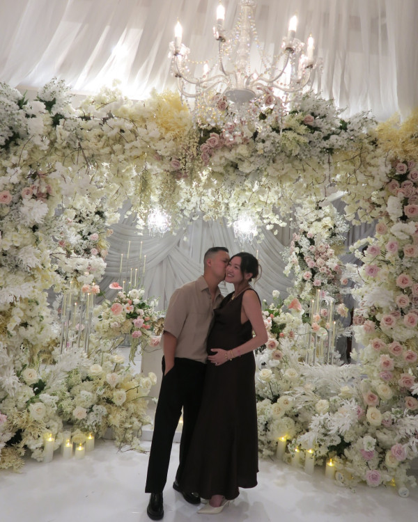 2017年港姐季軍懷孕挺巨肚宣布下月預產期 離巢定居美國結婚兩年報喜做媽媽