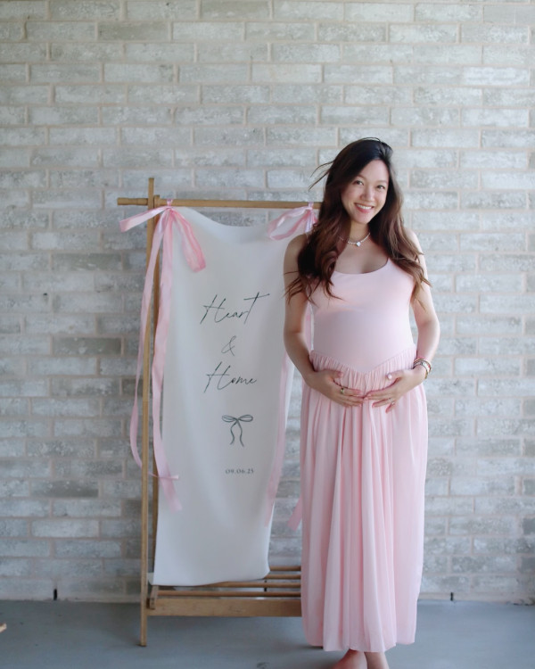 2017年港姐季軍懷孕挺巨肚宣布下月預產期 離巢定居美國結婚兩年報喜做媽媽