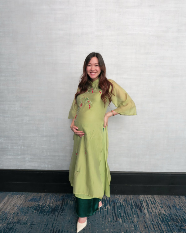 2017年港姐季軍懷孕挺巨肚宣布下月預產期 離巢定居美國結婚兩年報喜做媽媽