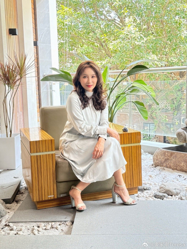 最性感港姐親揭被前男友誘騙拍裸照 一原因保留相片：畀晒仔女睇！