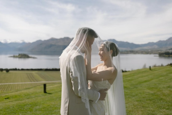 胡定欣無預警宣布結婚曬紐西蘭婚照！醫生老公身份曝光 曾加入無國界醫生 