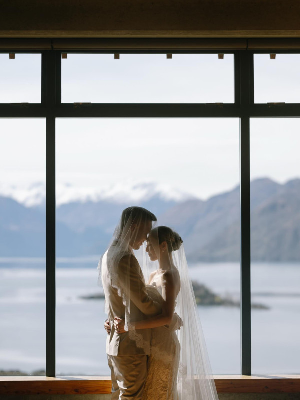 胡定欣結婚｜胡定欣晒14字愛的宣言追加第二波婚照 紐西蘭雪山湖水見證幸福愛情
