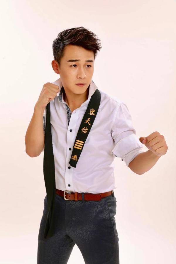 《法言人》Tony仔中秋宣布與拍拖8年女友結婚！深圳大鵬影唯美婚照曬巨鑽 