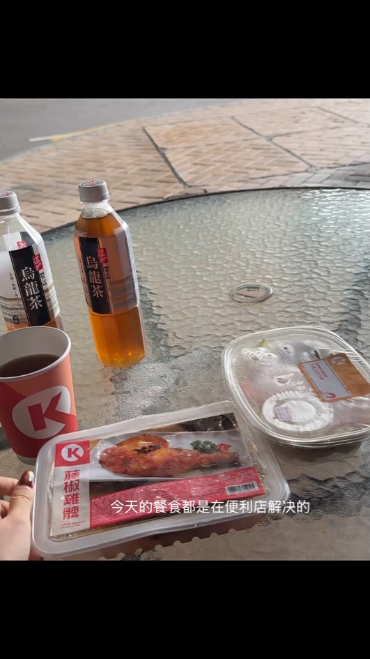 港姐季軍淚揭TVB女藝人辛酸累攤路邊 生理期捱夜連企8小時因一事爆喊