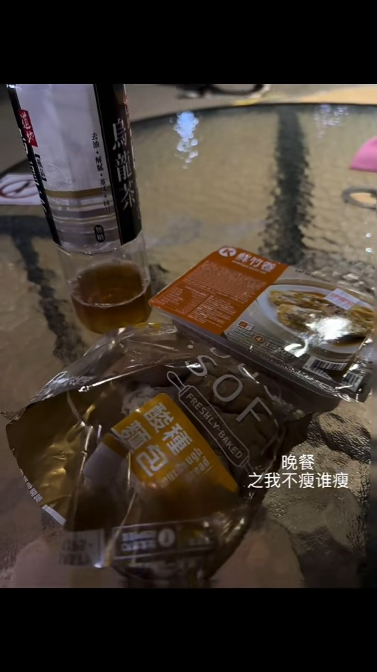 港姐季軍淚揭TVB女藝人辛酸累攤路邊 生理期捱夜連企8小時因一事爆喊