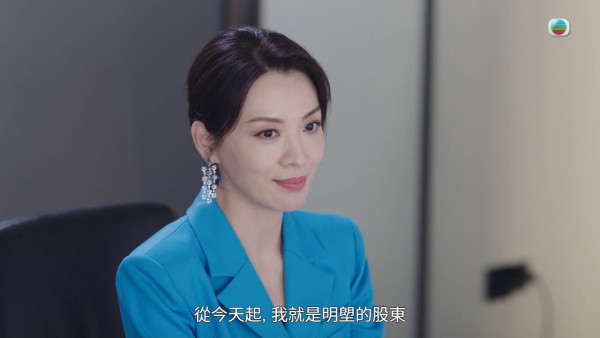 巨塔之后｜陳煒「藍月亮」露腰套裝閃亮出場 51歲美魔女靠1個絕招保持逆齡
